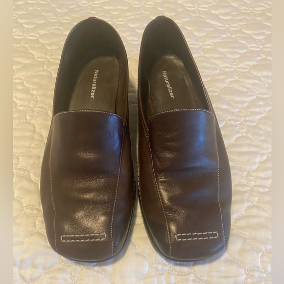 Naturalizer brown loafer in size 9 wide. Gently used but in good condition. - Picture 1 of 9